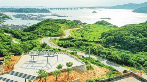 在北部生态廊道远眺钟门村.jpg